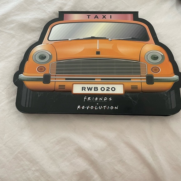 Other - NEW FRIENDS x REVOLUTION PALLET